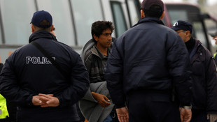 Geri gönderilen göçmenler Midilli'den yola çıktı