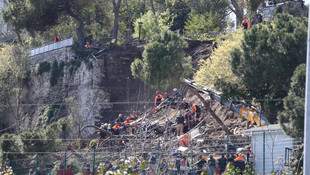 GÜNCELLEME 1- Gülhane Parkı'nda çay bahçesinin duvarı çöktü