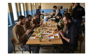 Güvenlik güçlerine sevgi paketleri