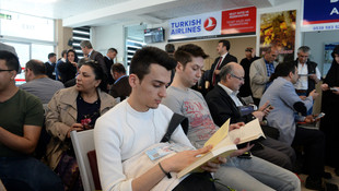 Havalimanında kitap okuma etkinliği