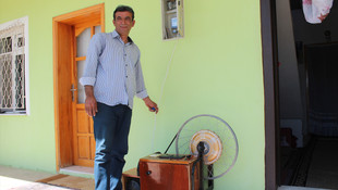 Hurda malzemelerle şarjlı jeneratör yaptı