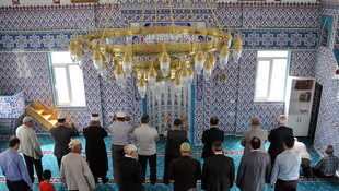 İmece usulü yapılan cami ibadete açıldı