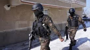 İzmirde terör operasyonu: 3 kişi tutuklandı