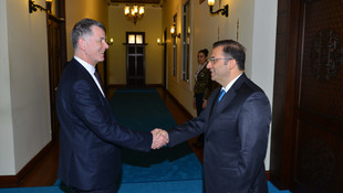İngiliz Büyükelçi Moore'dan Antalya Valisi Türker'e ziyaret