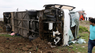 İran plakalı yolcu otobüsü devrildi: 20 yaralı