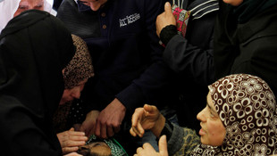 İsrail askerlerinin öldürdüğü Filistinlinin cenaze töreni