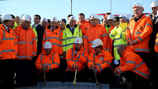 İzmit Körfez Geçişi Asma Köprüsü'nün son tabliyesi yerleştirildi