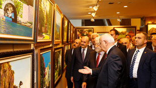 Kahraman, eski milletvekili Ünal'ın sergisini açtı