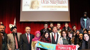 Kazak şair ve yazar Süleymanov'a fahri doktora