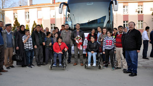 Kınalı Alinin memleketinden 45 engelli Çanakkale'ye gitti