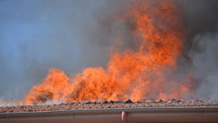 Malatya'da eski devlet hastanesi çatısında yangın