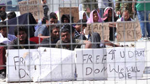 Midilli'deki göçmen kampında protesto sürüyor