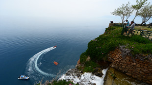 Montunu almaya çalışırken denize düşen genç öldü