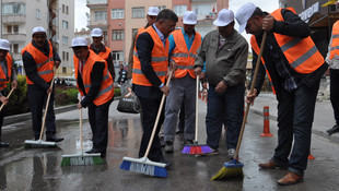 Niğde Belediye Başkanı Akdoğan, cadde ve sokakları yıkadı