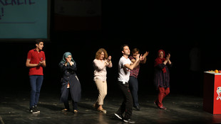 Obeziteye dikkat çekmek için 500 kadın zumba yaptı