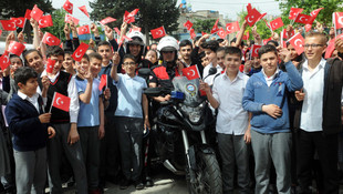 Öğrencilerden terörle mücadele eden polislere mektup