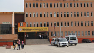 Okulda bıçaklı kavga