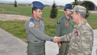 Orgeneral Akar birlikleri denetledi