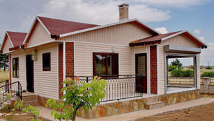 Orduda yaşayan iki aileye prefabrik ev verildi