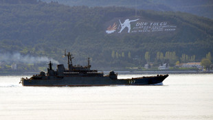 Rus askeri gemisi Çanakkale Boğazı'ndan geçti
