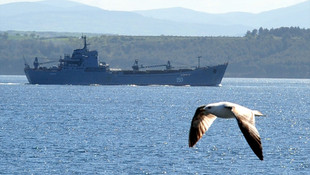 Rus askeri gemisi Çanakkale Boğazı'ndan geçti