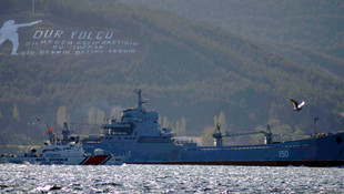 Rus savaş gemisi Çanakkale Boğazı'ndan geçti