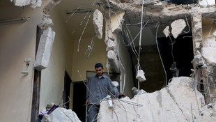 Rus uçakları Halep'te sivil yerleşim yerini bombaladı