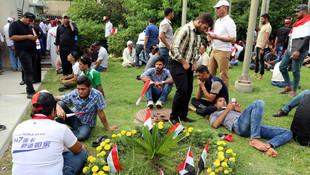 Sadr yanlısı göstericilerin parlamento binasına girmesi