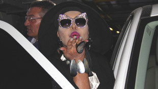 Sanatçı Bülent Ersoy, Antalya'da ifade verdi