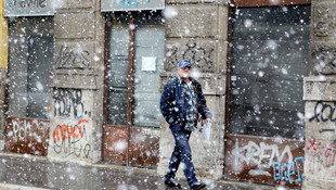 Saraybosna'ya nisanda kar yağdı