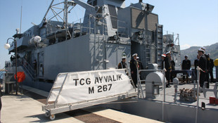 Şehit aileleri ve gaziler savaş gemisini gezdi