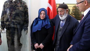 Şehit eşinin eşyalarını müzeye bıraktı