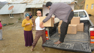 Şemdinli'ye göç eden 758 aileye yardım