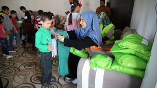 Suriyeli çocuklara kıyafet yardımı