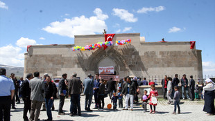 Tarihi kervansarayda Kutlu Doğum Haftası