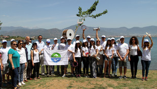 Temizliğe dikkati çekmek için ritim tuttular