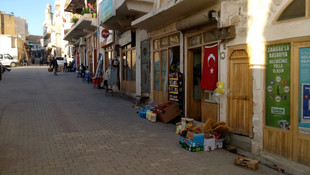 Teröre tepki amacıyla iş yerine Türk bayrağı astı
