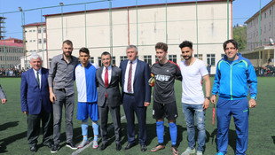 Trabzonsporlu futbolcular öğrencilerle bir araya geldi