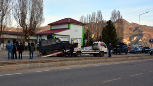 Tunceli'de zırhlı araç devrildi: 2 polis yaralı