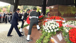 8. Cumhurbaşkanı Özal, kabri başında anıldı