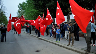 Türkiye'nin Budapeşte Büyükelçiliği önünde nöbet