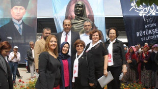 Aydında seçilmiş ilk kadın muhtarın büstü açıldı