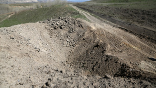 Vanda patlayıcı yüklü kamyonet ele geçirildi