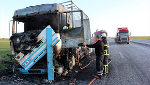 Yozgat'ta kanepe yüklü tır yandı