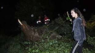 Zonguldak'ta şiddetli fırtına hayatı olumsuz etkiledi