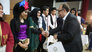 33 dilde barış türküleri söylediler