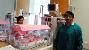 550 gram doğan parmak bebek yaşama tutundu