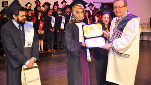 AKÜ'de mezuniyet heyecanı