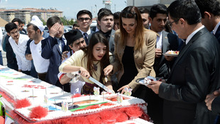 Aliyev anısına 93 metrelik pasta