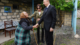 Aliyev, cephe hattında incelemelerde bulundu